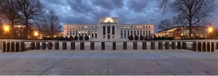 本周现货黄金下滑2.4%，费城金银指数累计跌幅超3.5%，纽约期铜价格下跌4%